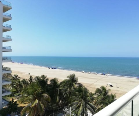 desde el balcón de un apartamento para alquiler, abajo se ve la playa de la Zona Norte de Cartagena